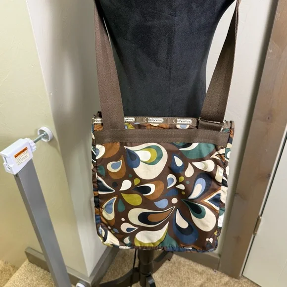 LeSportsac Triple Zip 3 Pocket Brown Floral Crossbody Bag Purse Adjustable - Picture 5 of 5